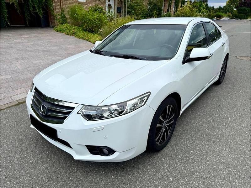 Weiß Gebraucht 2012 Honda Accord Limousine | 8.500 € (Fairer Preis) - Bild 1/4