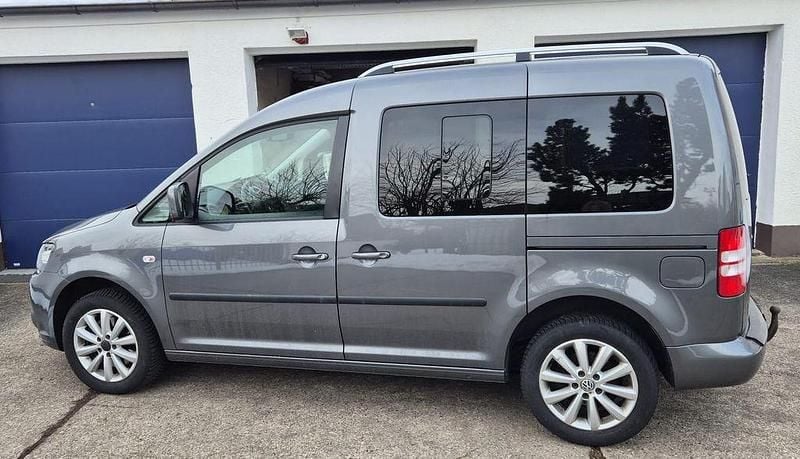 Grau Gebraucht 2014 VW Caddy Highline Van / Kleinbus | 15.700 € (Teuer) - Bild 1/4