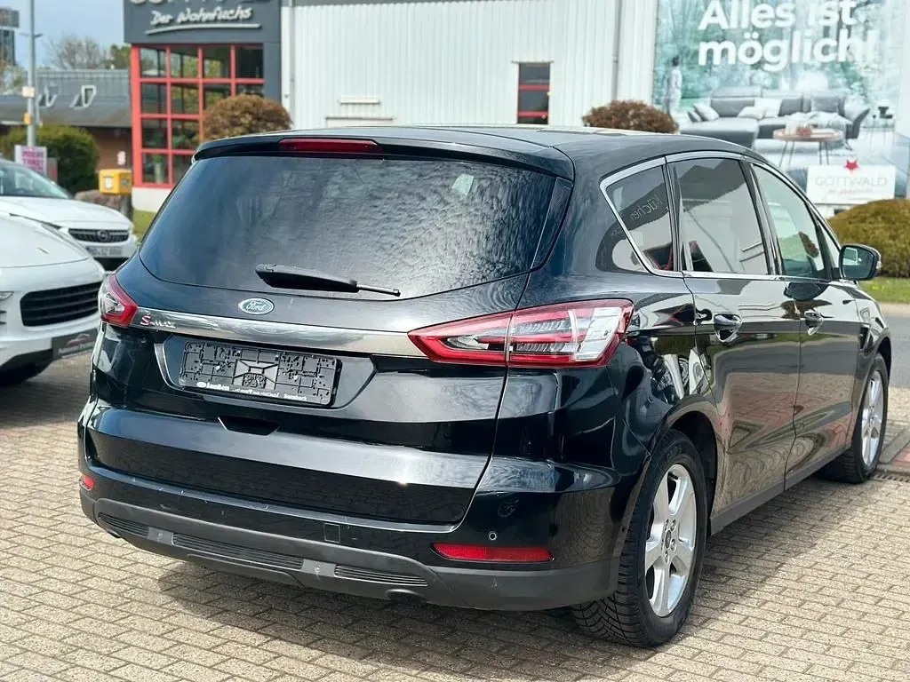 Używany Ford S-MAX Sport 150 KM (110 kW) 2016 Czarny Minivan