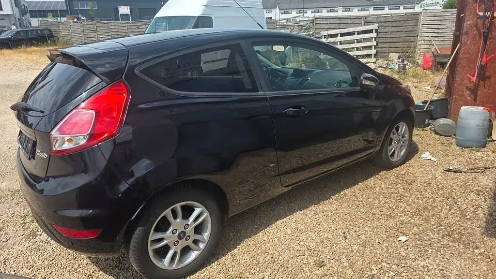 Gebraucht Ford Fiesta Trend 80 PS (58 kW) 2016 Schwarz Kleinwagen