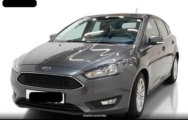 Grau Gebraucht 2017 Ford Focus Cool & Connect Limousine | 12.999 € (Fairer Preis) - Bild 1/4