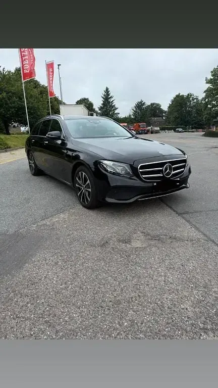 Gebraucht Mercedes E300 194 PS (142 kW) 2019 Schwarz Kombi