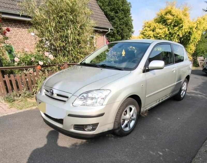 Silber Gebraucht 2004 Toyota Corolla Kleinwagen | 4.700 € - Bild 1/4