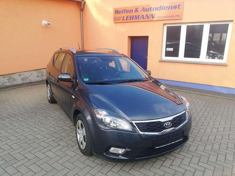 Gebraucht Kia Ceed Sportswagon 116 PS (85 kW) 2011 Gomeragrau met. Kombi