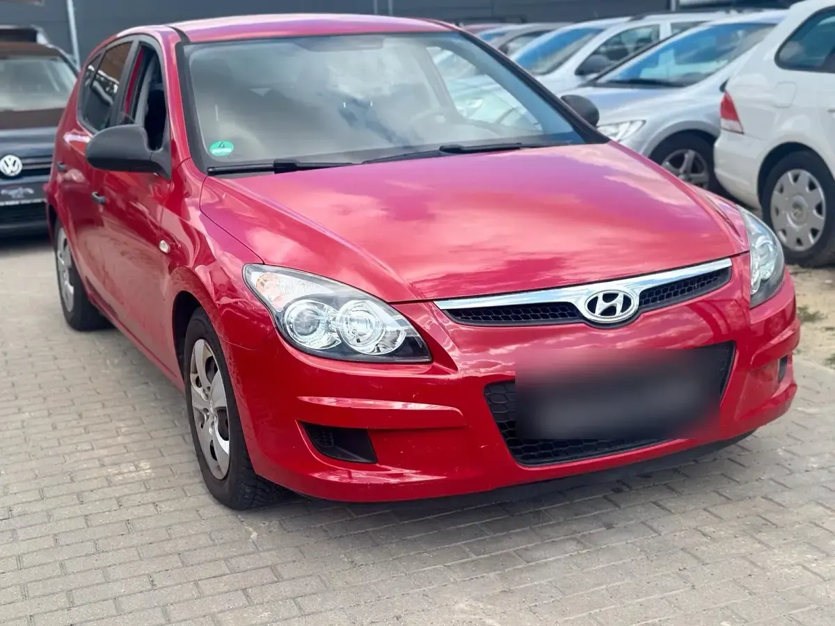 Gebraucht Hyundai i30 109 PS (80 kW) 2010 Rot Limousine