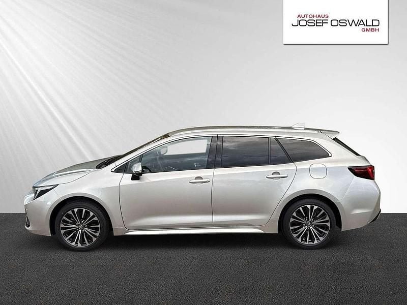 Neu Toyota Corolla Team 152 PS (111 kW) 2025 Silber Kombi