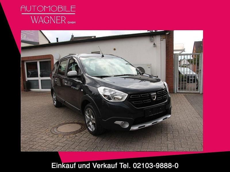 Grau Gebraucht 2022 Dacia Lodgy Stepway Van / Kleinbus | 13.990 € (Etwas zu teuer) - Bild 1/4