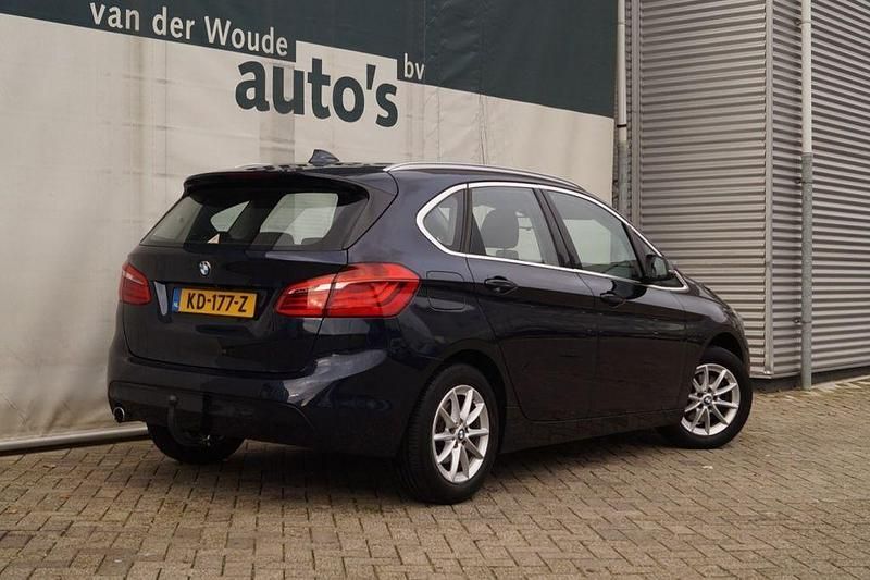 Gebraucht BMW 216 Executive 116 PS (85 kW) 2016 Blau Van / Kleinbus