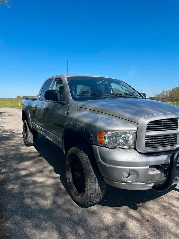Second-hand Dodge Ram 346 CP (254 kW) 2005 Argintiu Pickup