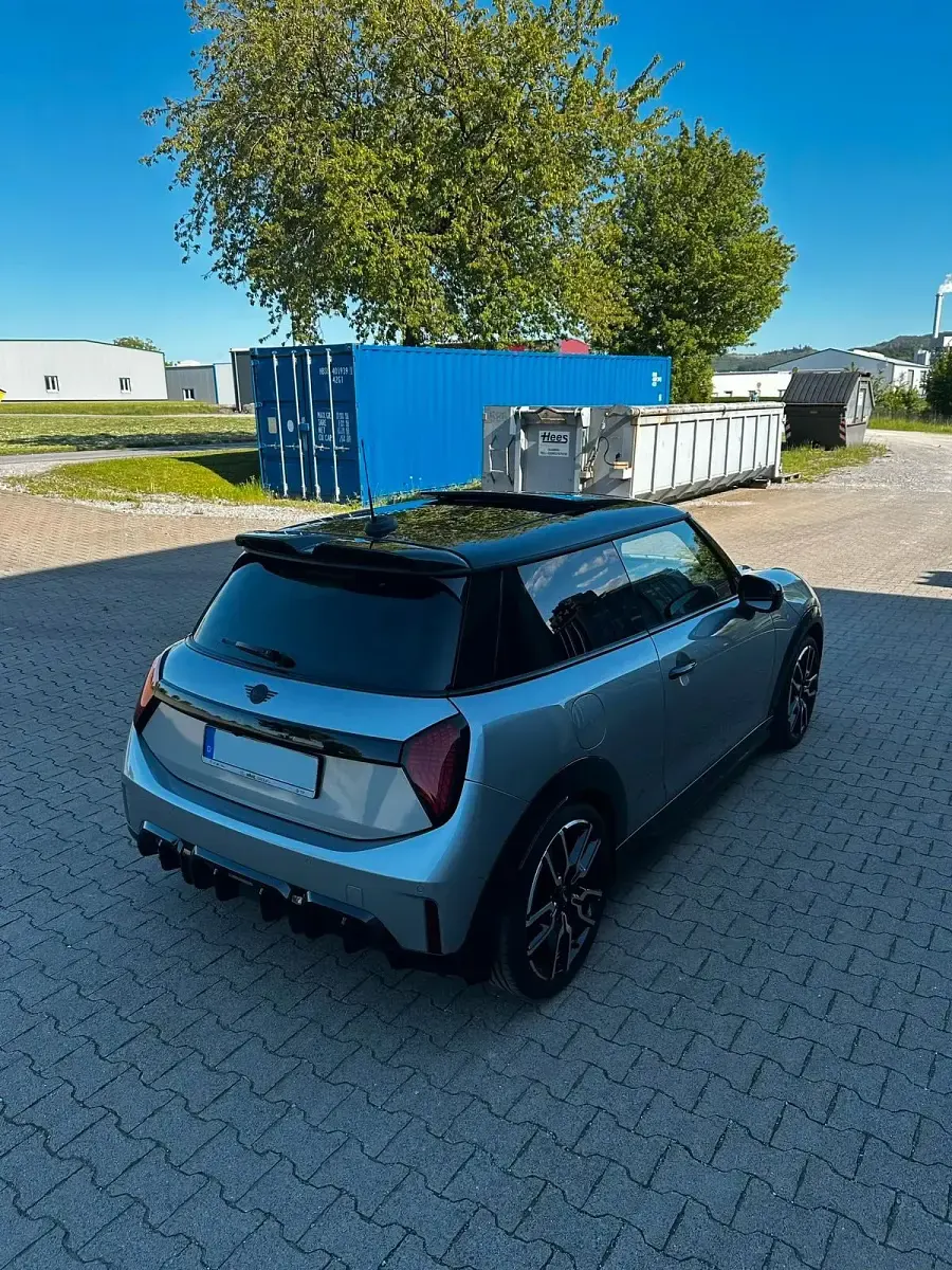 Używany Mini John Cooper Works 204 KM (150 kW) 2024 Srebrny Hatchback