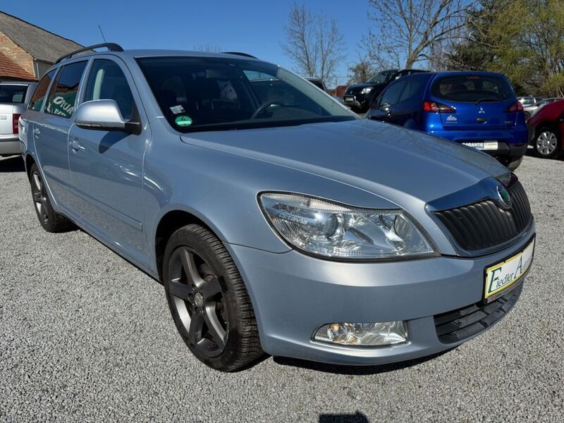 Gebraucht Skoda Octavia Ambiente 122 PS (89 kW) 2010 Blau Kombi