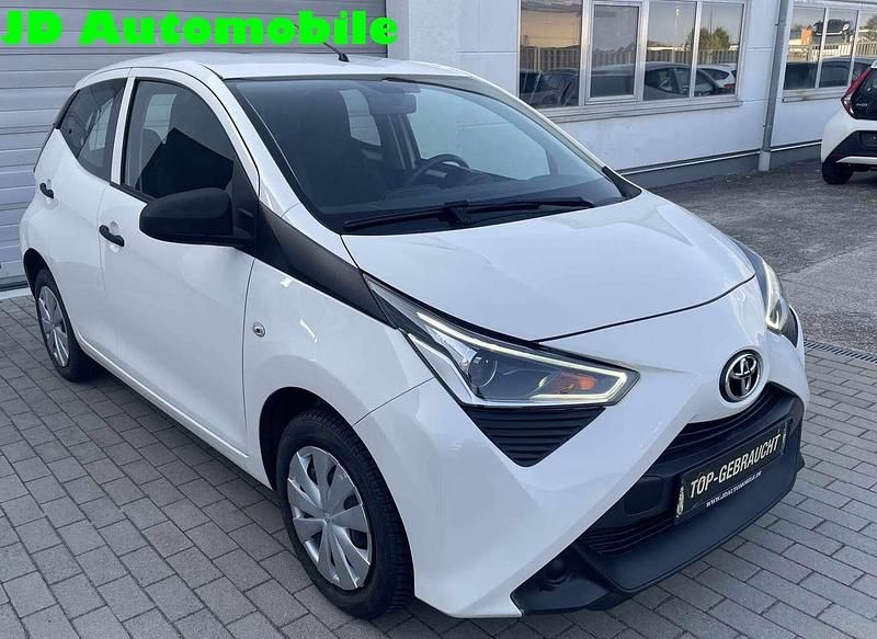 Weiß Gebraucht 2021 Toyota Aygo Kleinwagen | 7.950 € (Fairer Preis) - Bild 1/4