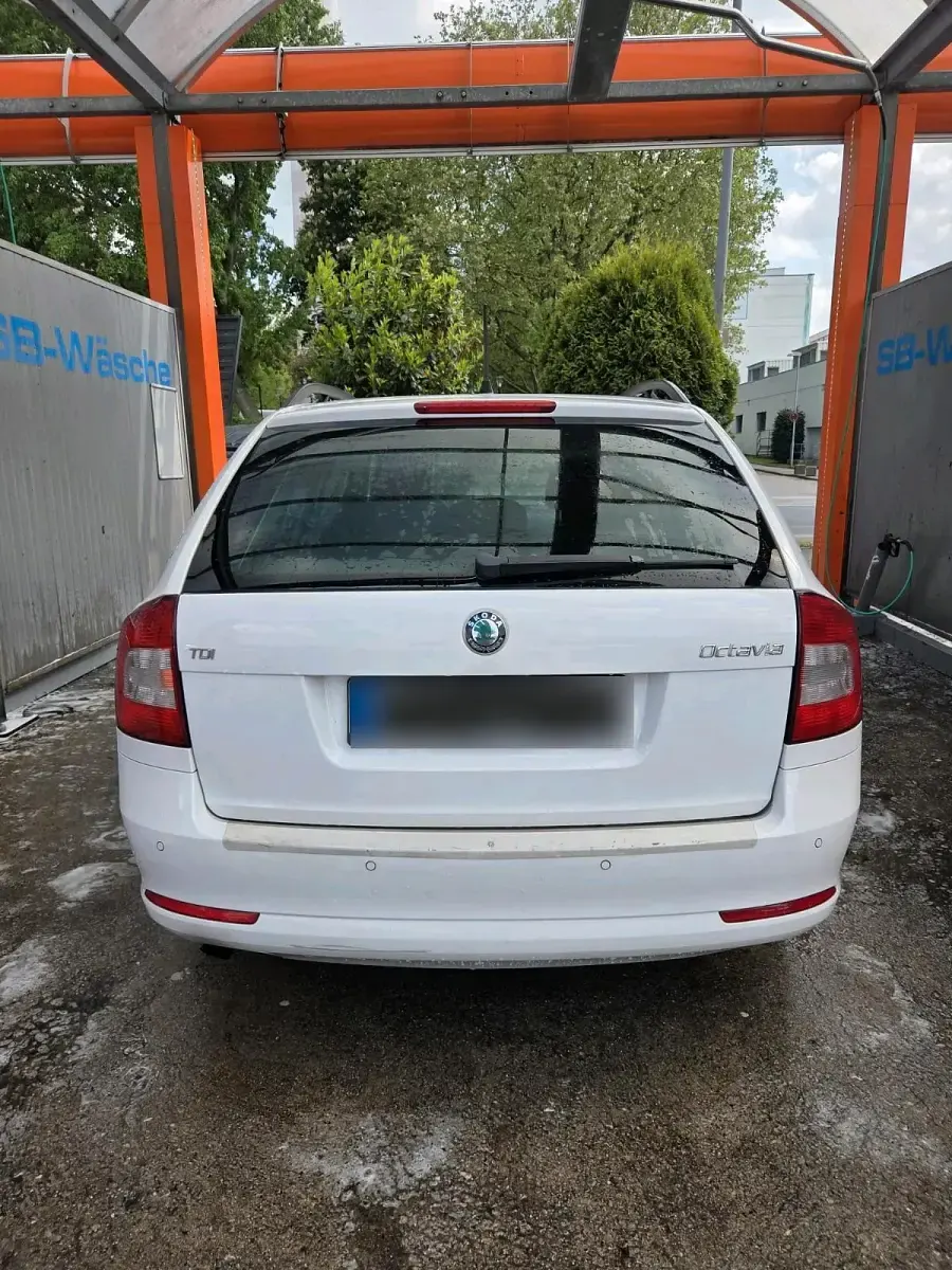 Usado Skoda Octavia 105 CV (77 kW) 2013 Blanco Familiar
