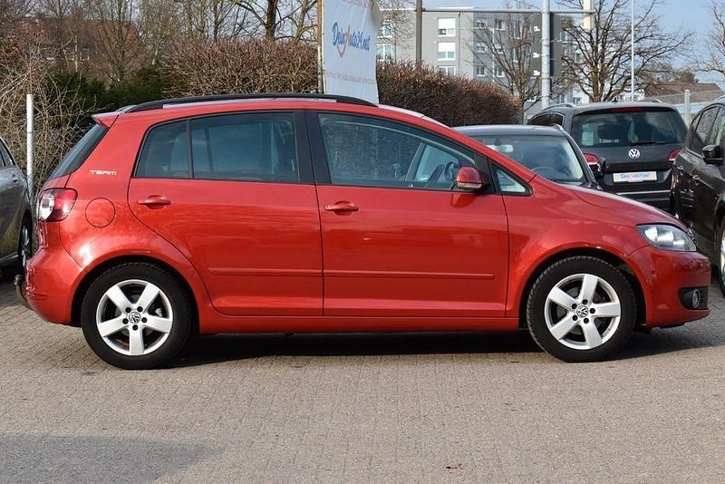 Gebraucht VW Golf VI Team 105 PS (77 kW) 2010 Rot Kleinwagen