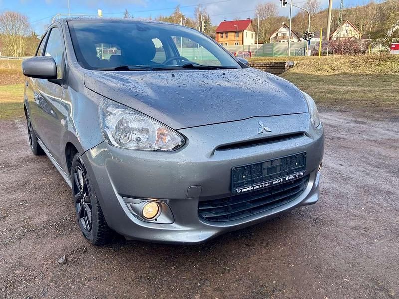 Gebraucht Mitsubishi Space Star Diamant Edition 80 PS (58 kW) 2015 Platinumgrau (m) Kleinwagen