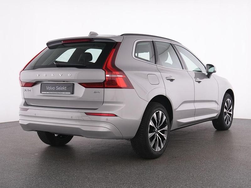 Gebraucht Volvo XC60 Core 197 PS (144 kW) 2023 Silver dawn / metallic SUV