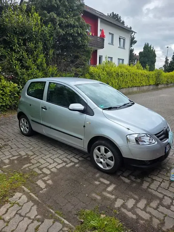 Używany VW Fox 54 KM (39 kW) 2008 Srebrny Hatchback
