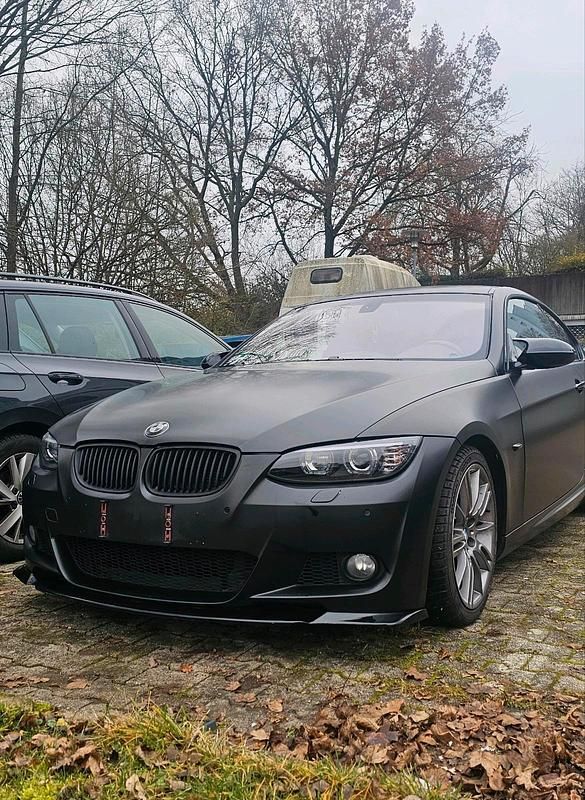 Schwarz Gebraucht 2009 BMW 330 Performance Coupé | 9.299 € - Bild 1/4