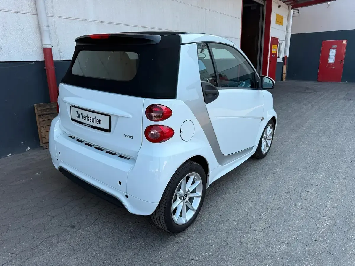 Gebraucht Smart ForTwo Cabrio 71 PS (52 kW) 2015 Weiß Cabrio