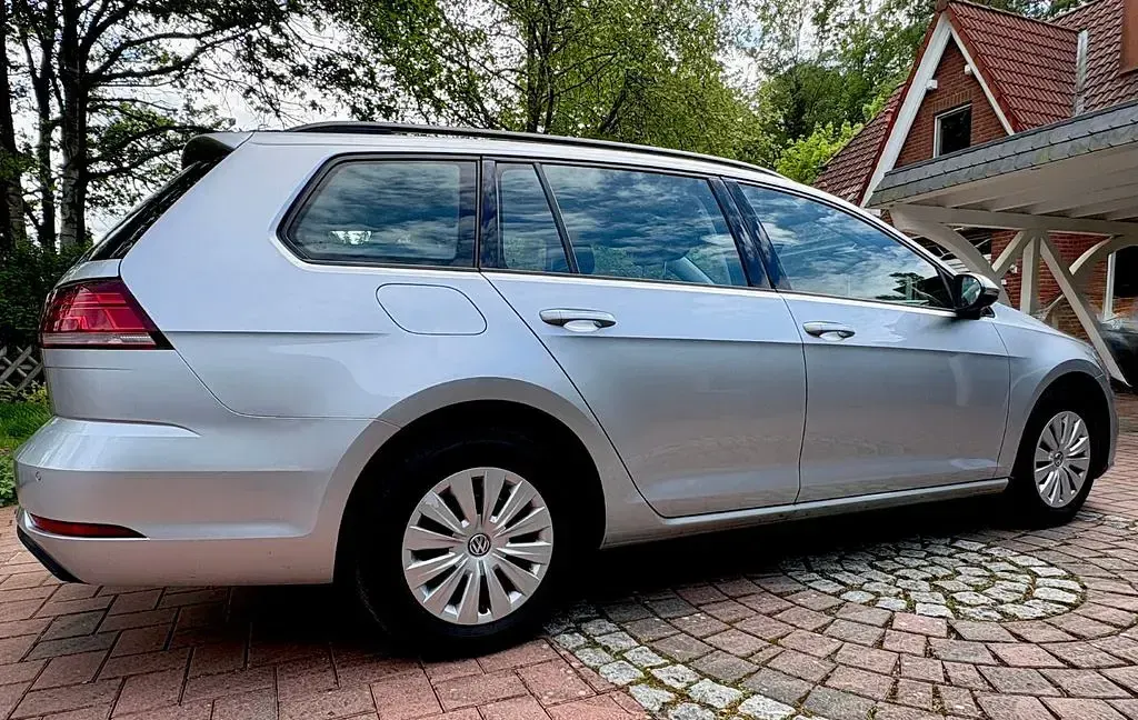Gebraucht VW Golf VII Trendline 116 PS (85 kW) 2020 Silber Kombi