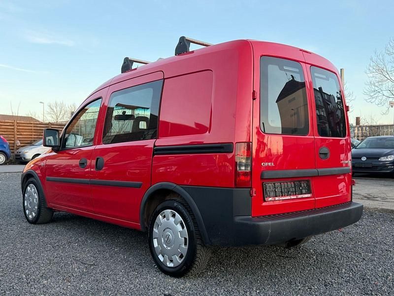Usado Opel Combo 90 HP (66 kW) 2011 Vermelho Monovolume
