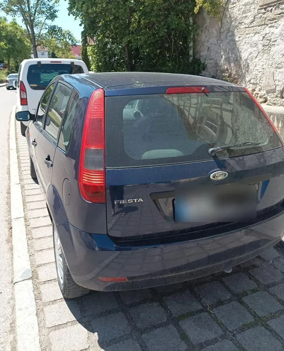 Używany Ford Fiesta Ambiente 101 KM (74 kW) 2003 Niebieski Hatchback