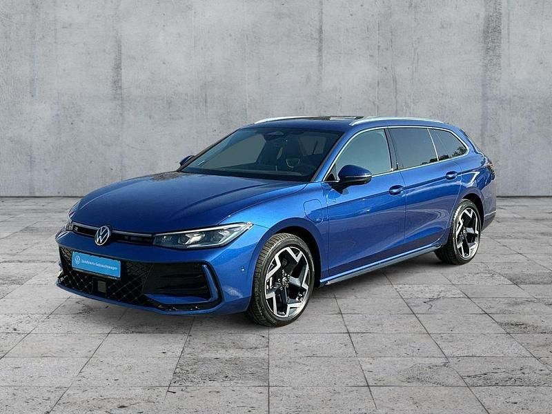 Gebraucht VW Passat R-line 272 PS (200 kW) 2024 Reef blue metallic Kombi