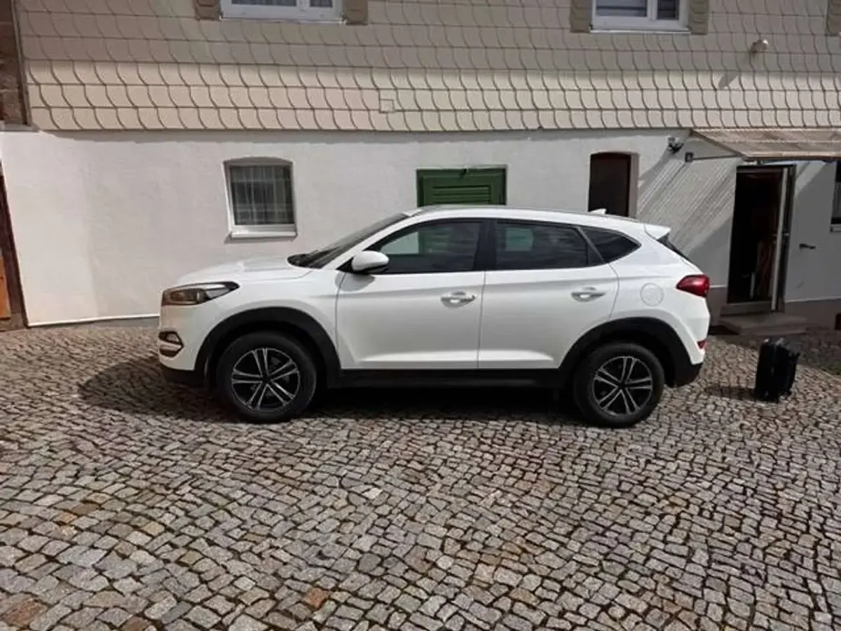 Gebraucht Hyundai Tucson Comfort 132 PS (97 kW) 2016 Weiß SUV