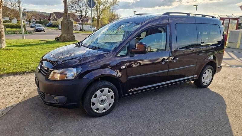 Second-hand VW Caddy Maxi 102 CP (75 kW) 2013 Negru Monovolum