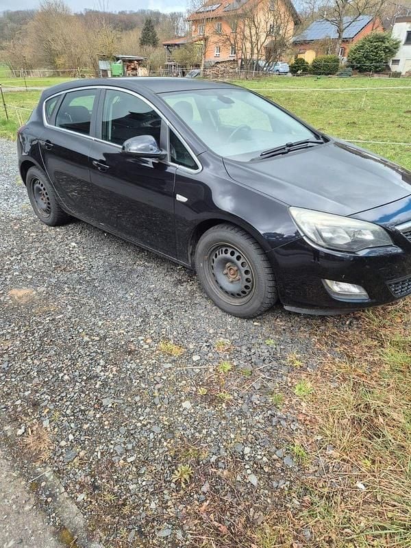 Gebraucht Opel Astra Edition 180 PS (132 kW) 2010 Schwarz Limousine