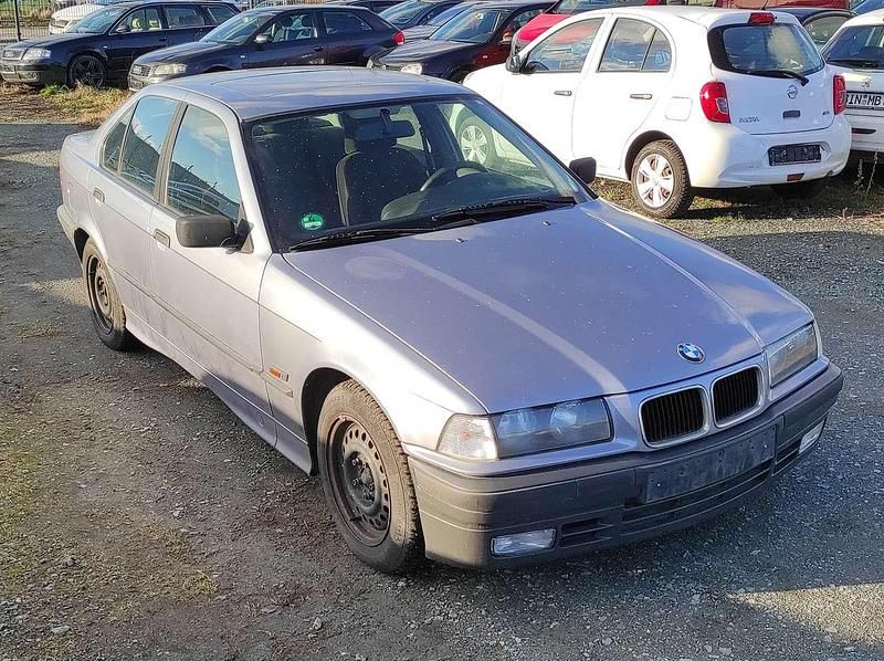 Gebraucht BMW 318 116 PS (85 kW) 1995 Grau Limousine