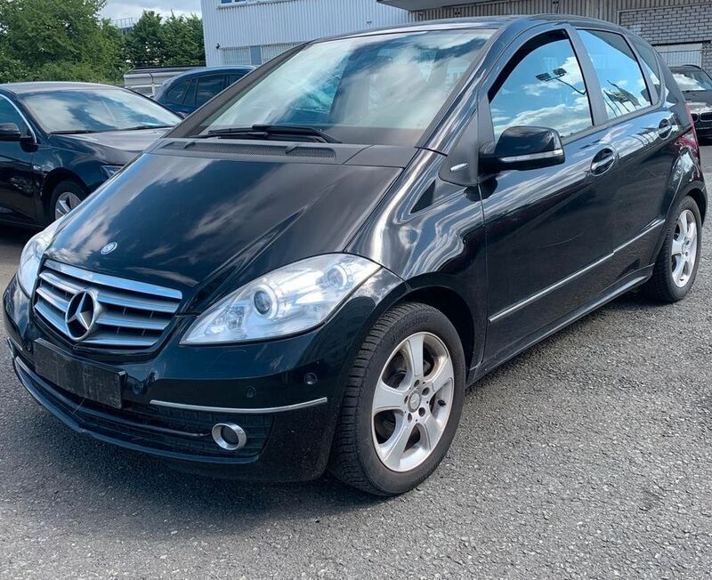 Schwarz Gebraucht 2011 Mercedes A180 Limousine | 3.900 € (Guter Preis) - Bild 1/4