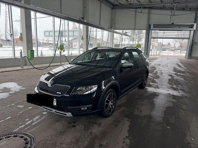 Gebraucht Skoda Octavia Scout Scout 4x4 184 PS (135 kW) 2015 Schwarz Kombi