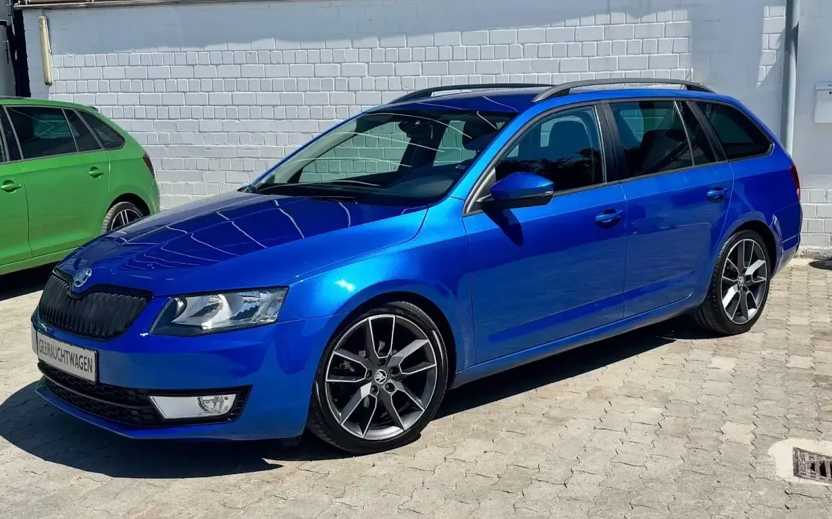 Gebraucht Skoda Octavia Elegance 105 PS (77 kW) 2014 Blau Kombi