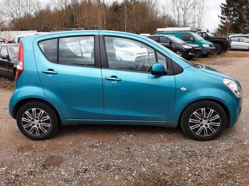 Gebraucht Suzuki Splash 68 PS (50 kW) 2011 Blau Kleinwagen