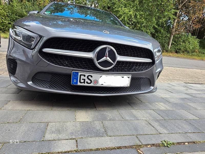 Grau Gebraucht 2021 Mercedes A180 Progressive Limousine | 18.999 € (Guter Preis) - Bild 1/4