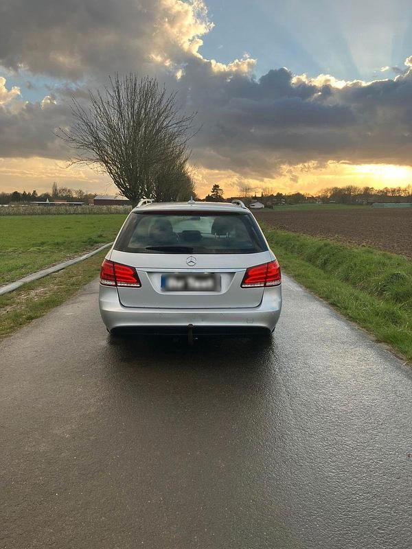 Gebraucht Mercedes E220 170 PS (125 kW) 2014 Silber Kombi