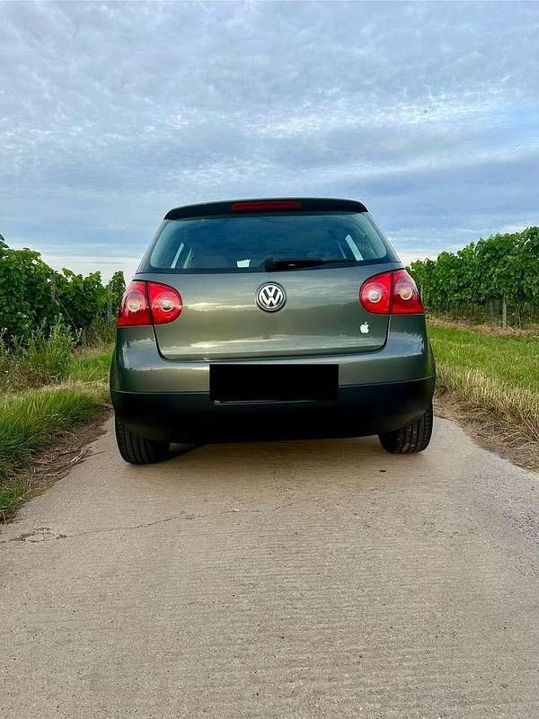 Grün Gebraucht 2004 VW Golf V Comfortline Limousine | 2.250 € (Etwas zu teuer) - Bild 1/4