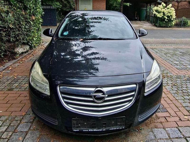 Schwarz Gebraucht 2010 Opel Insignia Selection Limousine | 2.200 € (Superpreis) - Bild 1/4