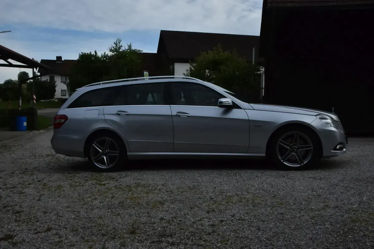 Gebraucht Mercedes E350 211 PS (155 kW) 2010 Silber Kombi