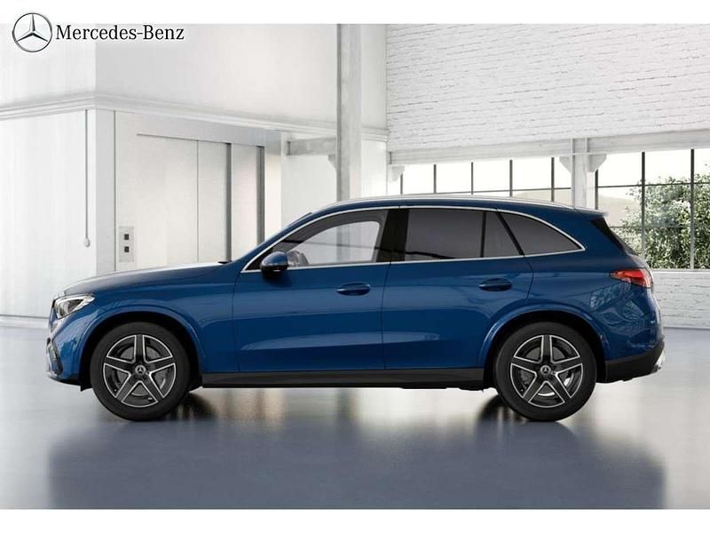 Gebraucht Mercedes GLC200 AMG 163 PS (119 kW) 2026 Metalliclack spektralblau SUV