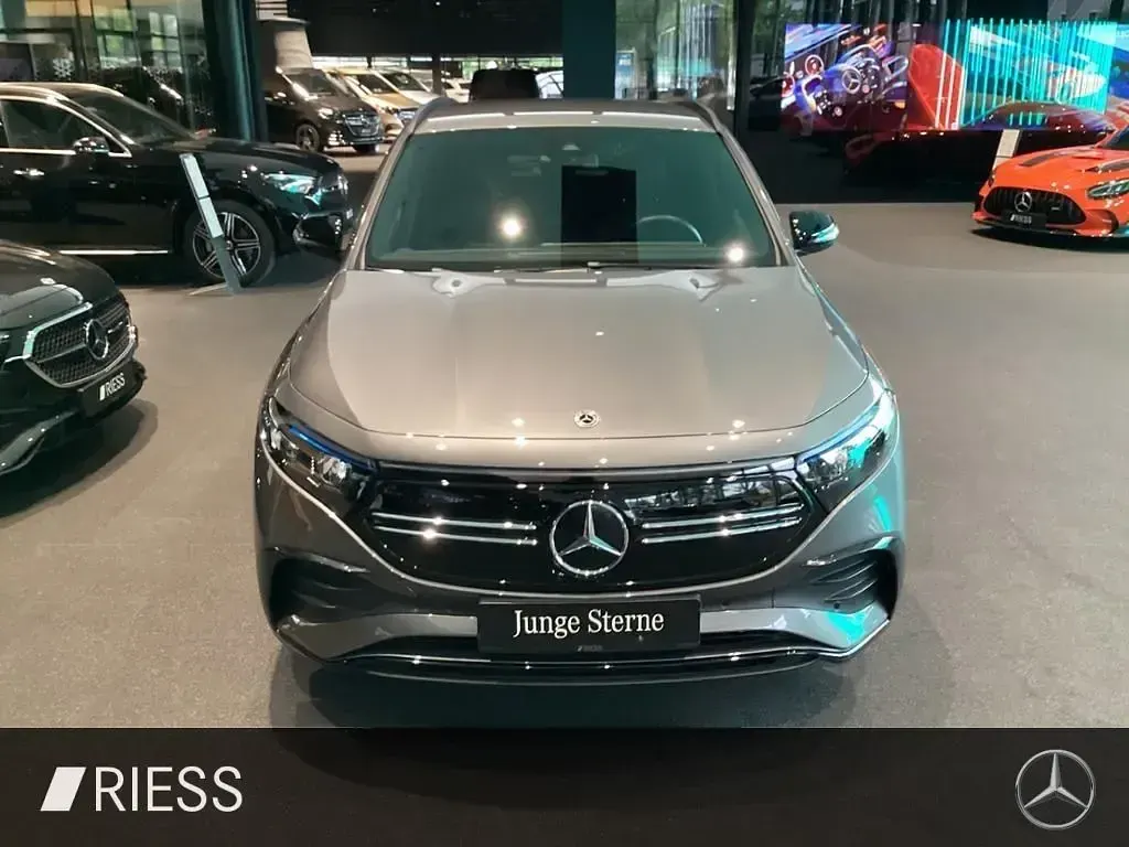 Gebraucht Mercedes EQA300 AMG 167 kW (228 PS) 2024 Metalliclack mountaingrau SUV