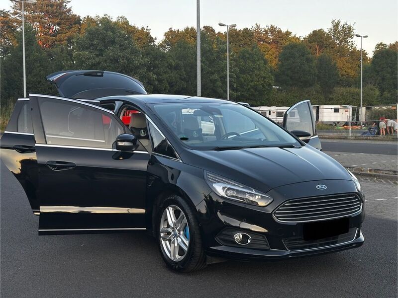 Schwarz Gebraucht 2016 Ford S-MAX Titanium Van / Kleinbus | 10.500 € (Guter Preis) - Bild 1/4