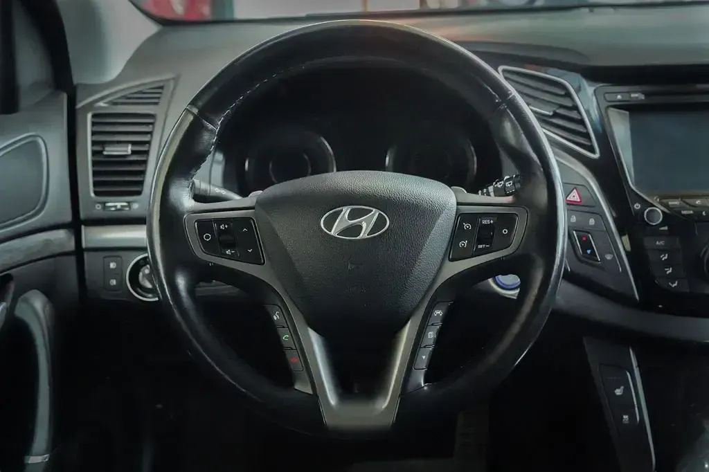Gebraucht Hyundai i40 Style 141 PS (103 kW) 2015 Braun Kombi