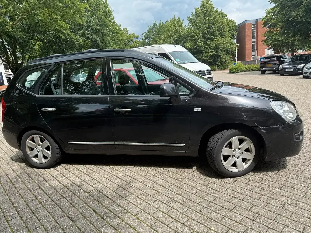 Gebraucht Kia Carens 140 PS (102 kW) 2007 Schwarz Van / Kleinbus
