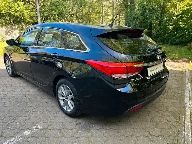 Gebraucht Hyundai i40 Comfort 135 PS (99 kW) 2013 Schwarz metallic Kombi