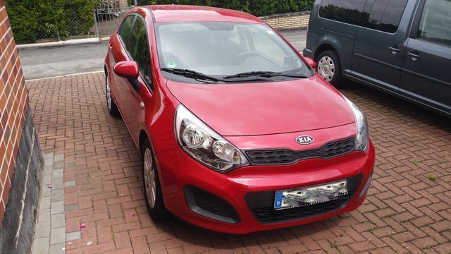 Gebraucht Kia Rio Edition 7 86 PS (63 kW) 2011 Rot metallic Limousine