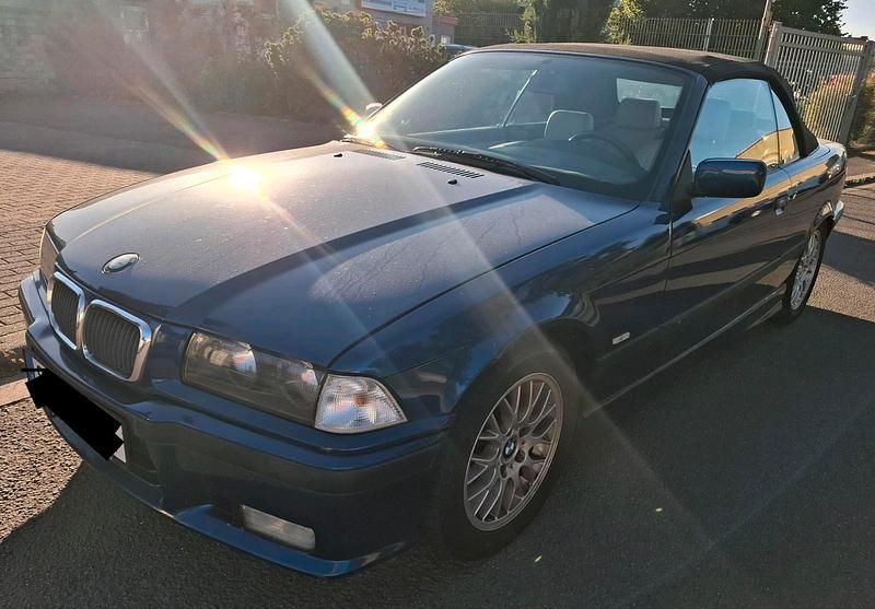 Blau Gebraucht 1997 BMW 320 Cabriolet Cabrio | 11.950 € (Etwas zu teuer) - Bild 1/4