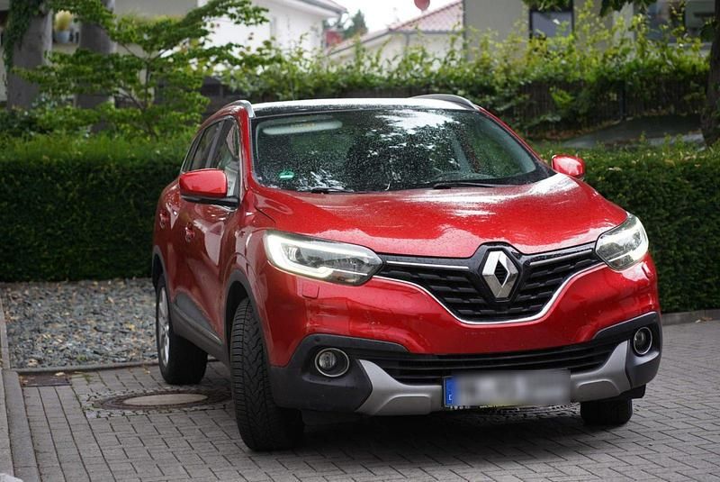 Rot Gebraucht 2017 Renault Kadjar XMOD SUV | 13.900 € (Teuer) - Bild 1/4