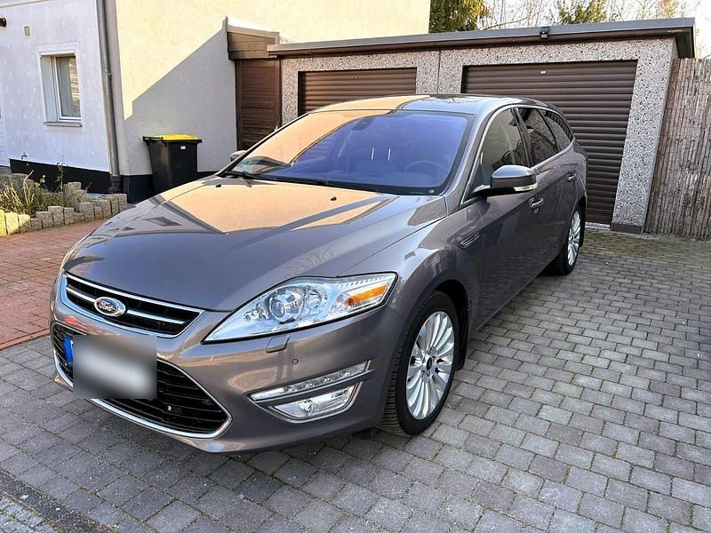 Braun Gebraucht 2012 Ford Mondeo Titanium Kombi | 7.800 € (Teuer) - Bild 1/4